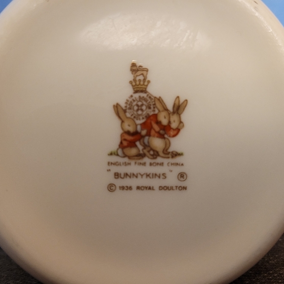 Royal Doulton Bunnykins Mug 1936 Beach Scene - Picture 3 of 5